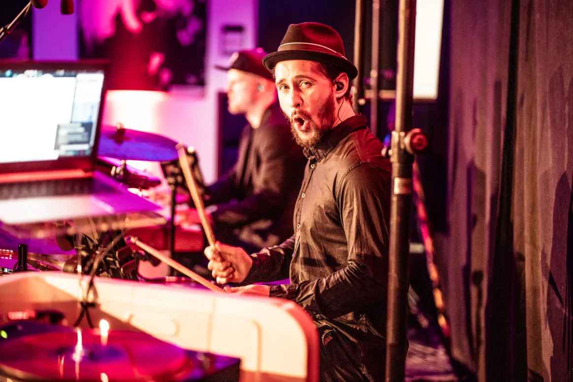 Hochzeitsband mit live Musik für unvergessliche Hochzeitsfeierlichkeiten.